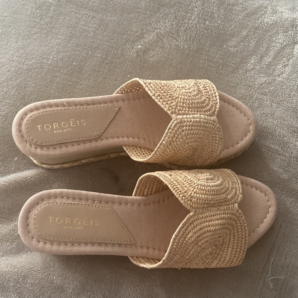 Torgeis New York - Wedge Platform Sandals - Beige - 7.5 - never worn